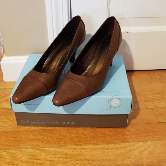 Life Stride Shoes - NWT Life Stride 3in Heels